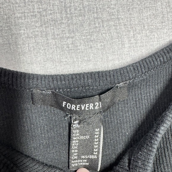 Forever 21 Tank Top Womens Medium Black Henley Ribbed Cropped Knit Sleeveless - Picture 2 of 3